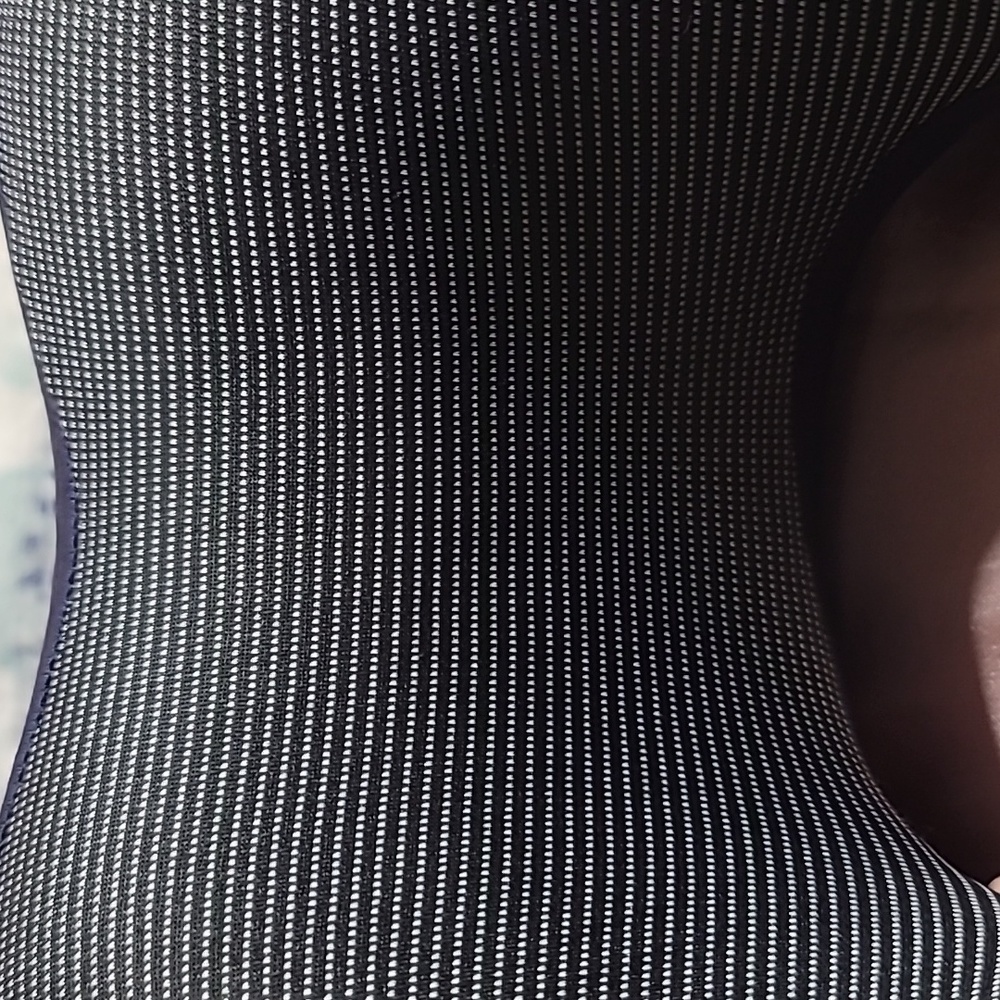 ๐ Memory Foam Travel Pillow - Picture 10 of 11